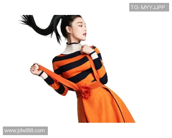 足球明星时尚吊牌引领潮流风尚展现个性魅力与运动精神结合